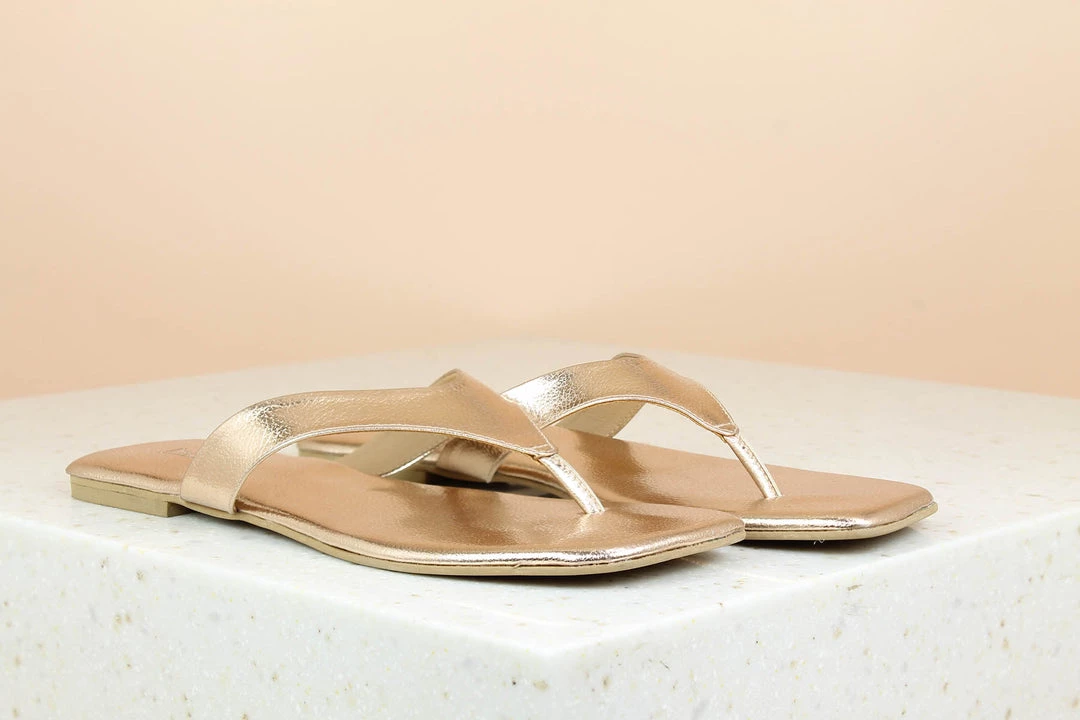 Inc.5 METALLIC FLAT THONG 3 Inc.5 METALLIC FLAT THONG