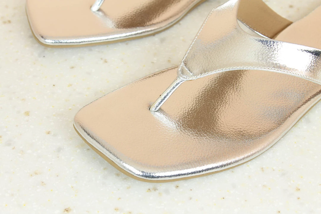 Inc.5 SALE METALLIC FLAT THONG 4 Inc.5 SALE METALLIC FLAT THONG