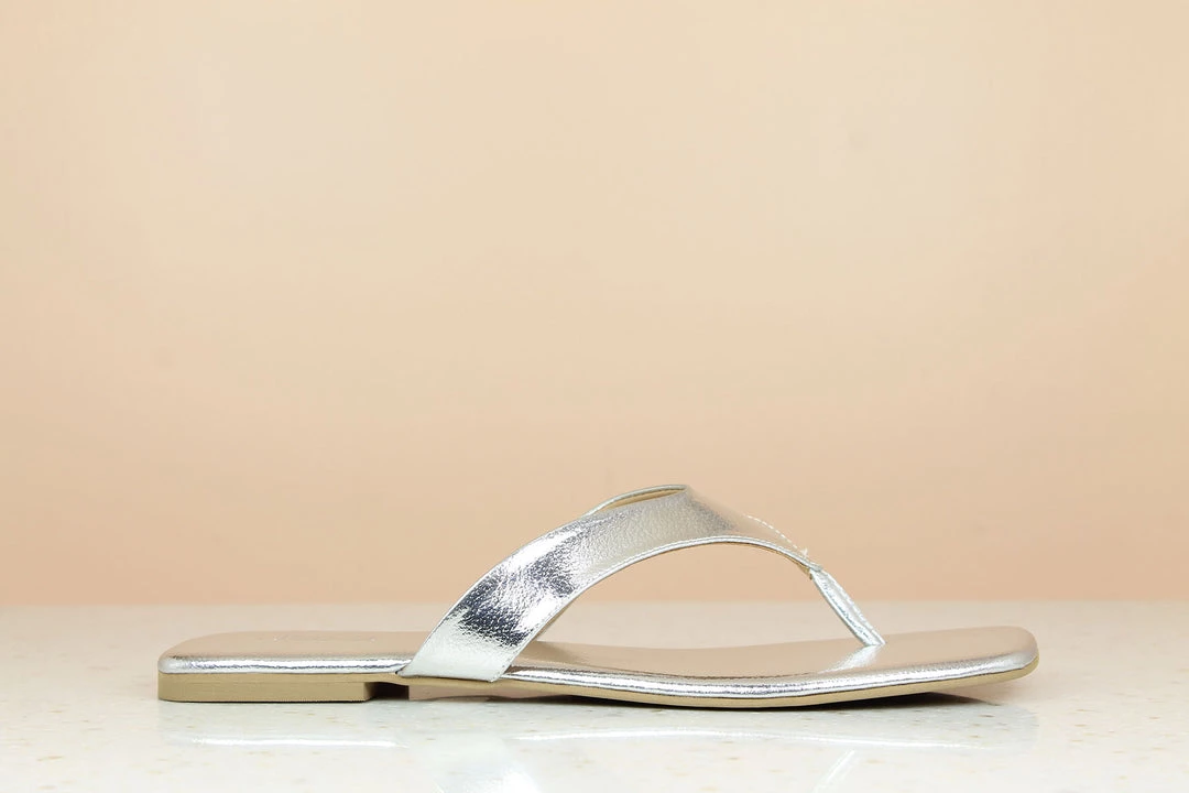 Inc.5 SALE METALLIC FLAT THONG 5 Inc.5 SALE METALLIC FLAT THONG