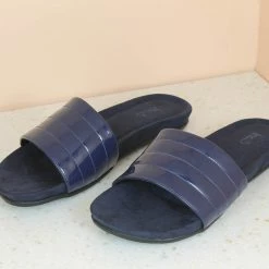 Inc.5 PATTENT FLAT STITCHED MULES