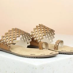 Inc.5 CUTWORK DIAMOND TOE POST