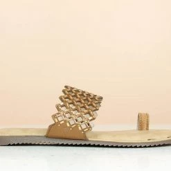 Inc.5 CUTWORK DIAMOND TOE POST