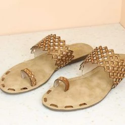 Inc.5 CUTWORK DIAMOND TOE POST