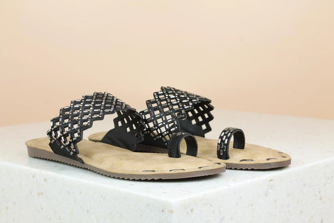 Inc.5 WOMEN CUTWORK DIAMOND TOE POST 3 Inc.5 WOMEN CUTWORK DIAMOND TOE POST