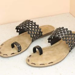 Inc.5 WOMEN CUTWORK DIAMOND TOE POST 9 Inc.5 WOMEN CUTWORK DIAMOND TOE POST