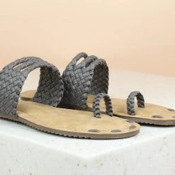 Inc.5 FLAT WOVEN TOE POST