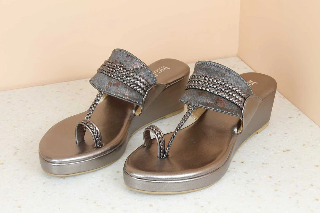 Inc.5 Thong METALLIC PLATFORM KOLHAPURI 6 Inc.5 Thong METALLIC PLATFORM KOLHAPURI