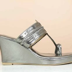 Inc.5 SALE VEDGE HEEL METALLIC KOLHAPURI