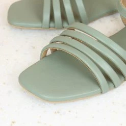 Inc.5 FLAT SANDAL