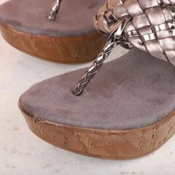 Inc.5 WOVEN PLATFORM THONG-GUN METAL Inc5