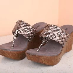 Inc.5 WOVEN PLATFORM THONG-GUN METAL Inc5