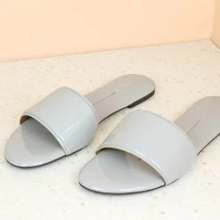 Inc.5 FLAT PETTENT MULES