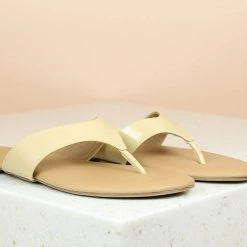 Inc.5 Flat Thong SALE