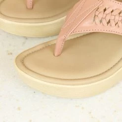 Inc.5 Platform Thong 9 Inc.5 Platform Thong