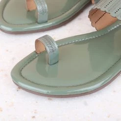 Inc.5 CUTWORK TOE POST