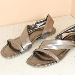 Inc.5 METALLIC FLAT SANDAL