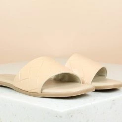Inc.5 SALE FLAT EMBOSSED MULES