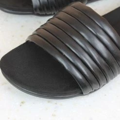 Inc.5 FLAT EMBOSSED THONG Mules