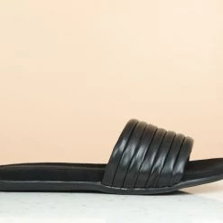 Inc.5 FLAT EMBOSSED THONG Mules