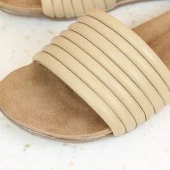 Inc.5 Mules FLAT EMBOSSED THONG