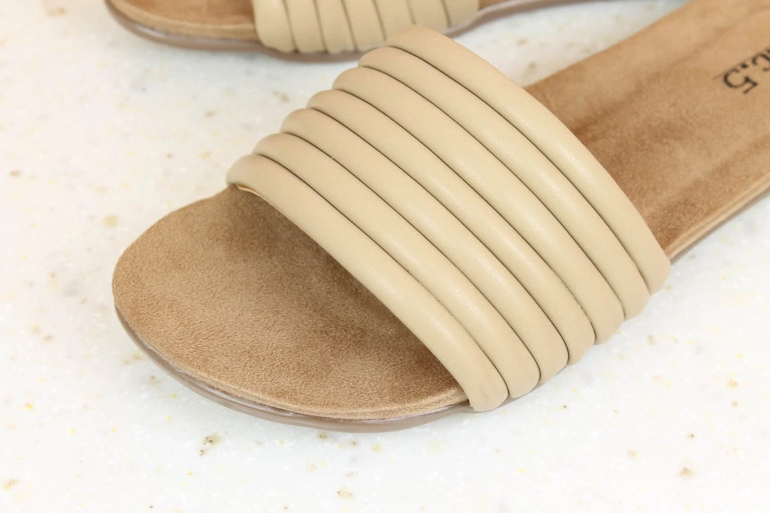 Inc.5 Mules FLAT EMBOSSED THONG 4 Inc.5 Mules FLAT EMBOSSED THONG