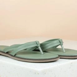 Inc.5 FLAT THONG SALE