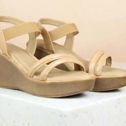 Inc.5 PLATFORM SANDAL