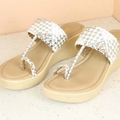 Inc.5 VEDGE HEEL WOVEN KOLHAPURI