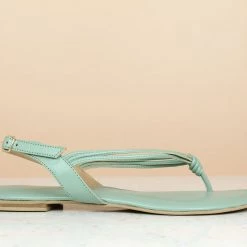 Inc.5 FLAT SANDAL