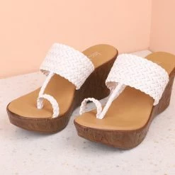 Inc.5 PLATFORM TOE POST 9 Inc.5 PLATFORM TOE POST