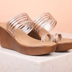 Inc.5 SALE PLATFORM TOE POST