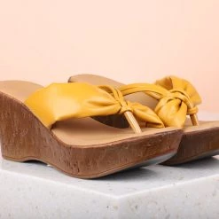 Inc.5 PLATFORM THONG-MUSTARD