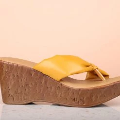 Inc.5 PLATFORM THONG-MUSTARD