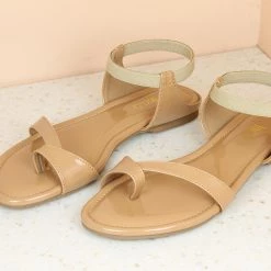 Inc.5 FLAT STRAPY SANDAL