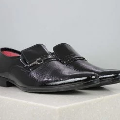 PRIVO By Inc5 MEN BROOCH EMBOSS SLIPPON-BLACK