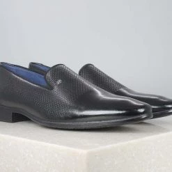 PRIVO By Inc5 BROOCH EMBOSS SLIPPON-BLACK