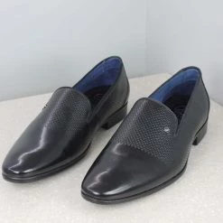 PRIVO By Inc5 BROOCH EMBOSS SLIPPON-BLACK