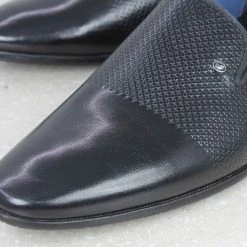 PRIVO By Inc5 BROOCH EMBOSS SLIPPON-BLACK