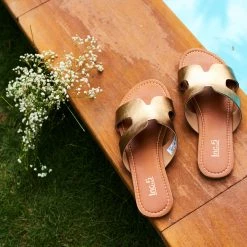 Inc.5 FLAT CASUAL MULE-ANT GOLD