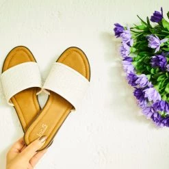 Inc.5 SALE TEXTURED FLAT MULE-WHITE