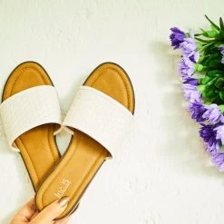 Inc.5 SALE TEXTURED FLAT MULE-WHITE