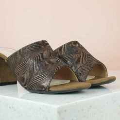 Inc.5 BLOCK HEEL MULES-ANTIQUE GOLD