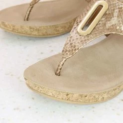 Inc.5 VEDGE HEEL CASUAL THONG-ANT GOLD