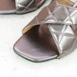 Inc.5 BLOCK HEEL METALLIC MULES