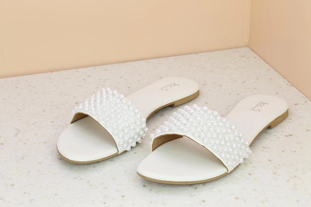 Inc.5 SALE FLAT PEARL MULE - WHITE 6 Inc.5 SALE FLAT PEARL MULE - WHITE