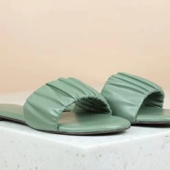 Inc.5 PLEATED FLAT MULES