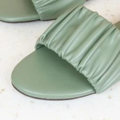 Inc.5 PLEATED FLAT MULES