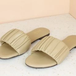 Inc.5 PLEATED FLAT MULES