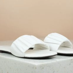 Inc.5 PLEATED FLAT MULES