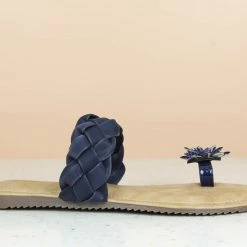 Inc.5 WOVEN TOE POST FLAT